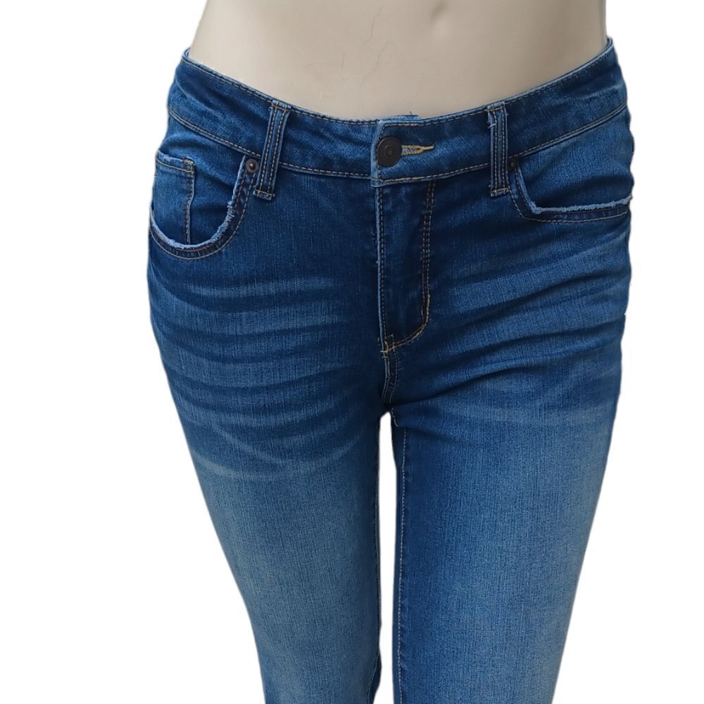 110222...Time and Tru Crop Jeans Size 14, W32" 19"Inseam 9"Rise